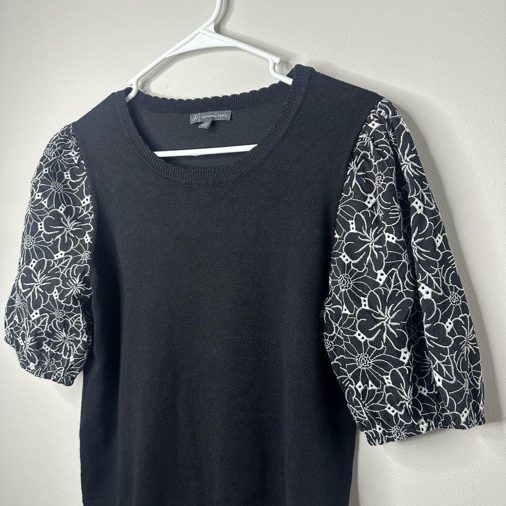 Adrianna Papell Puff Short Sleeve Top Black & White Floral Detail Sleeves Sz M - Picture 2 of 5